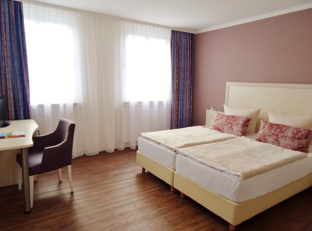 Landhotel Alte Schule - Hotel Garni Шилиг Екстериор снимка