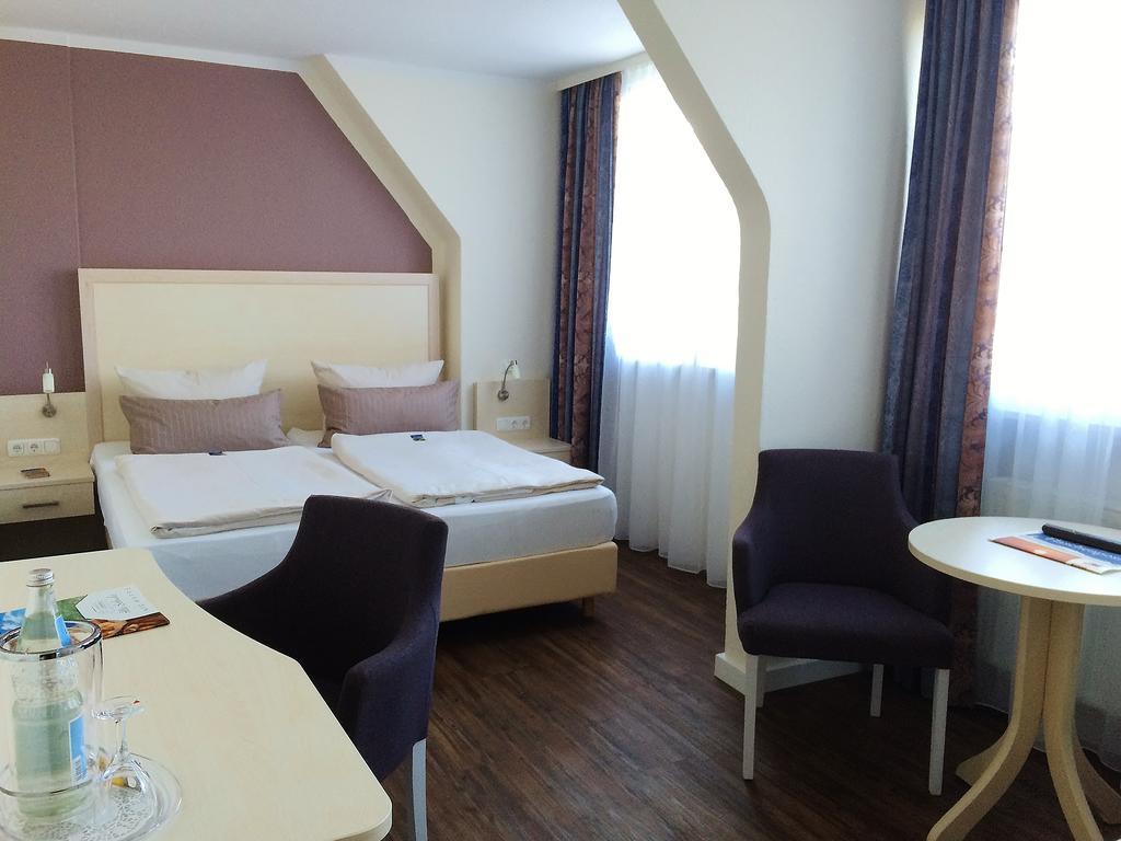 Landhotel Alte Schule - Hotel Garni Шилиг Екстериор снимка
